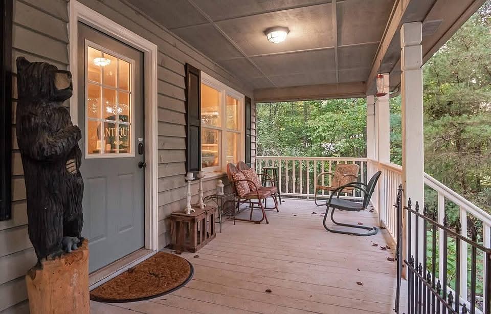 1st image of 29 Tate Creek Trl