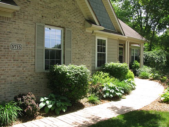 FRONT WALKWAY