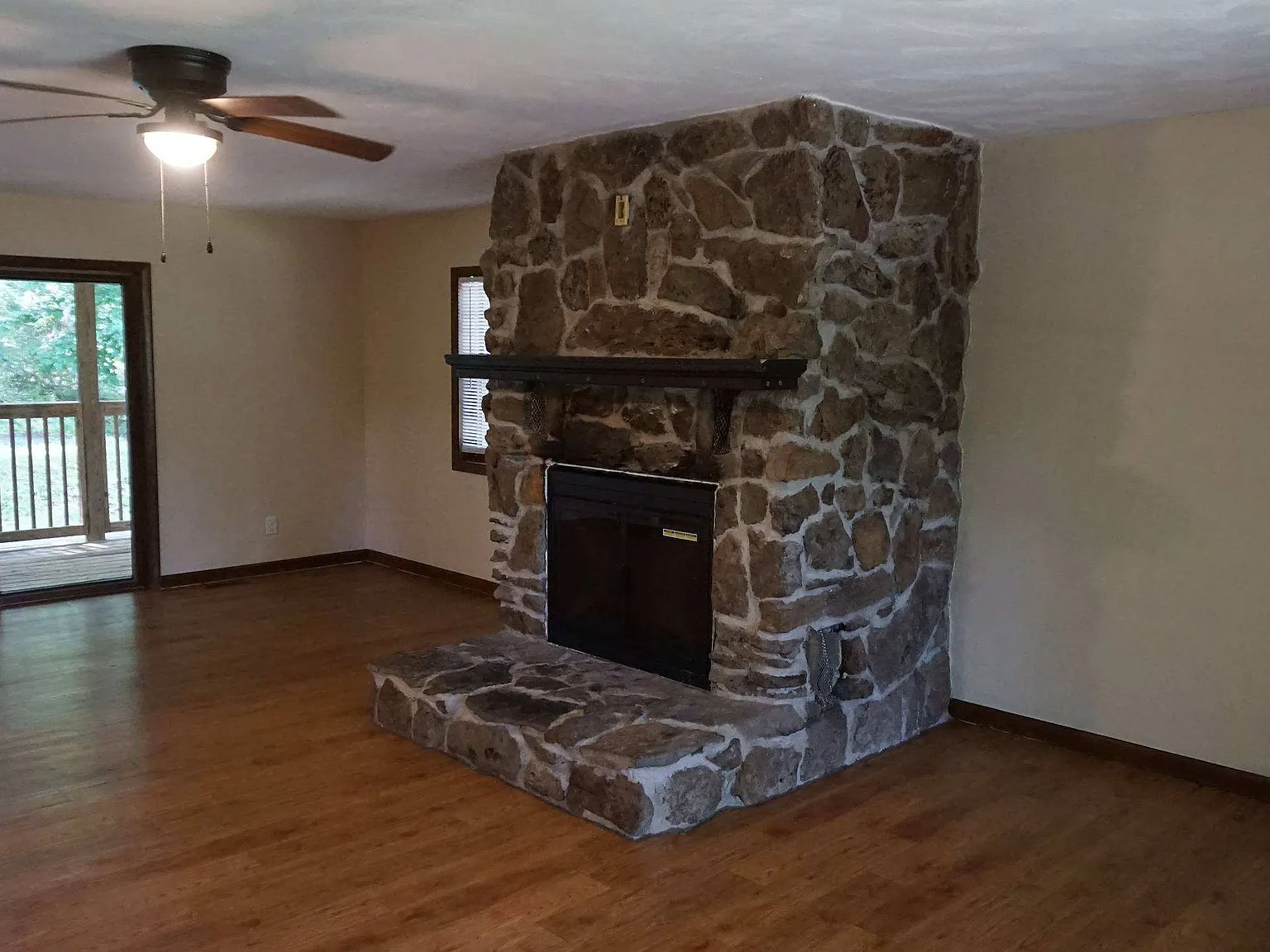 3 bed, $1,400 — Photo 3