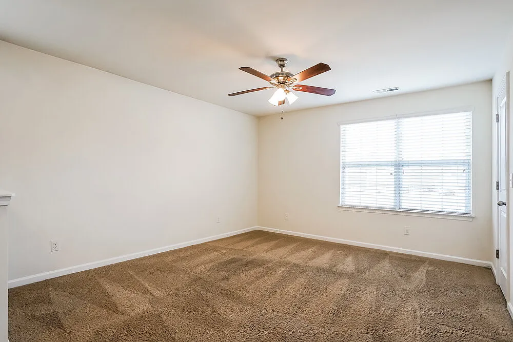 4 bed, 2.5 bath, 2546 sqft, $2,140 — Photo 4