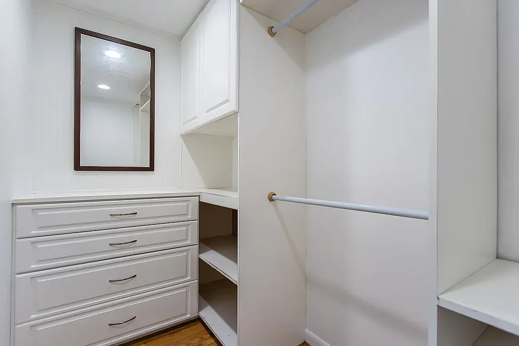 Building Photo - 545 Burgoyne Rd #2