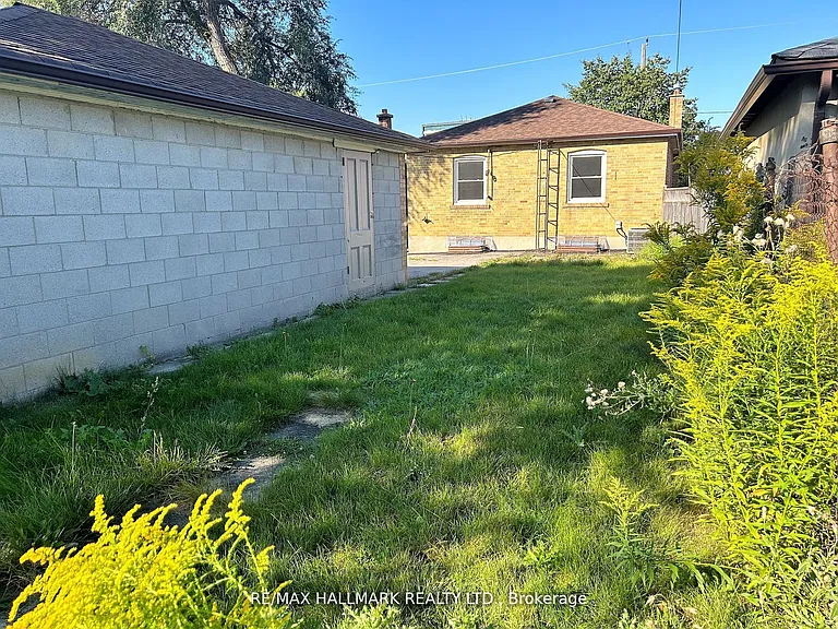9 Macleod St #MAIN — Photo 18