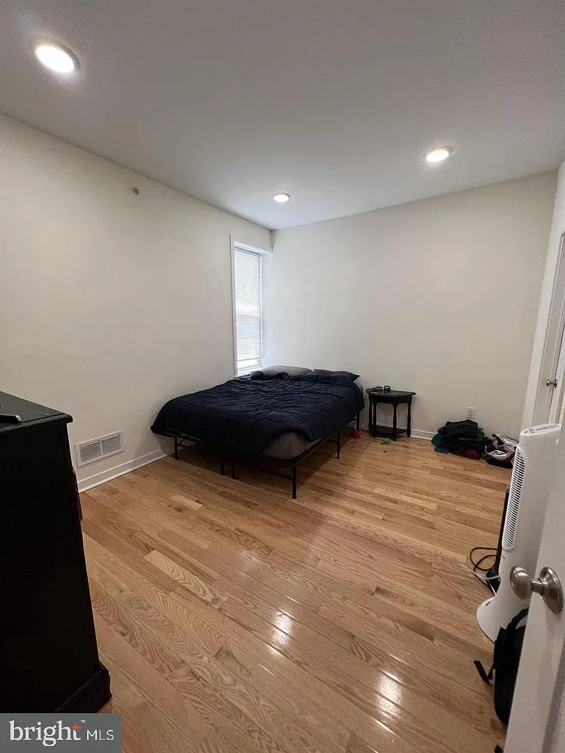 3 bed, 2.0 bath, 800 sqft, $2,100 — Photo 4