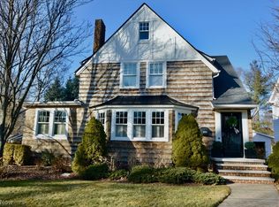 26764 Russell Rd, Bay Village, OH 44140