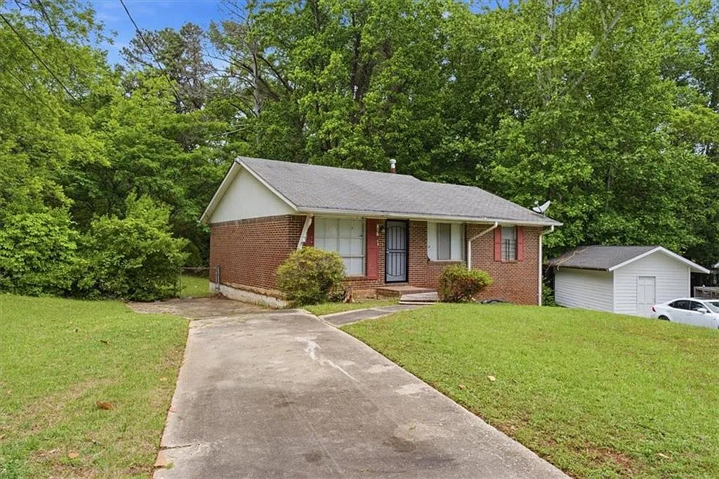 3 bed, 1.0 bath, 950 sqft, $1,650 — Photo 2
