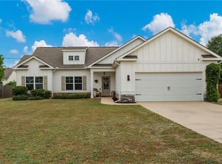 17 Belmont Dr, Fort Mitchell, AL 36856