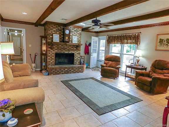 3rd image of 69 Oldfield Dr