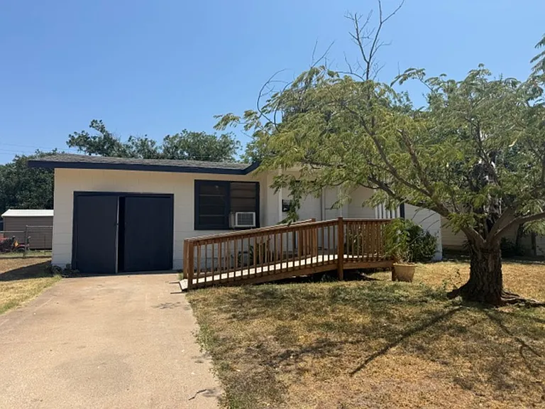 1317 S Crockett Dr — Photo 1