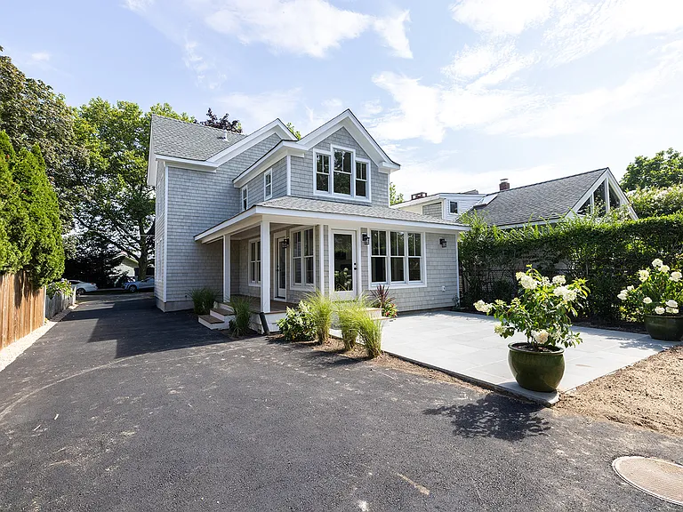 130 Bay Ave — Photo 7