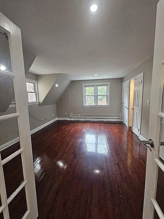3 bed, 1200 sqft, $3,600 — Photo 2
