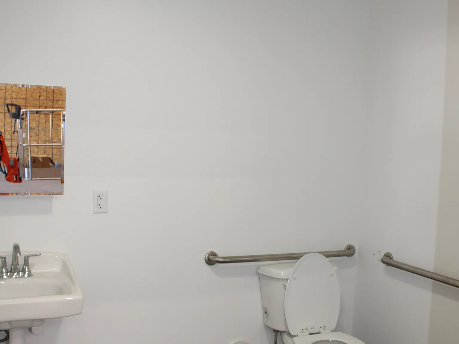 1 bed, 2500 sqft, $2,500 — Photo 3