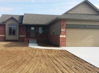 8820 N Ridgewood Ln, Valley Center, KS 67147