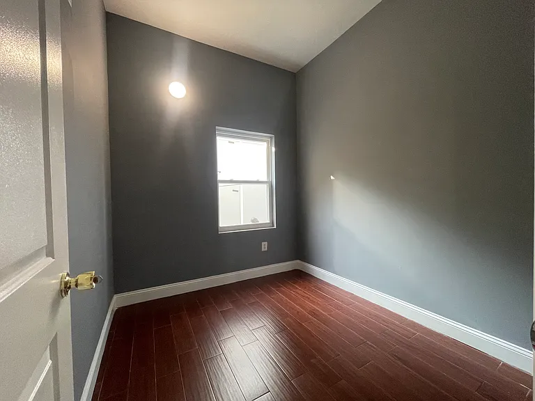 546 N 10th St #2 — Photo 7