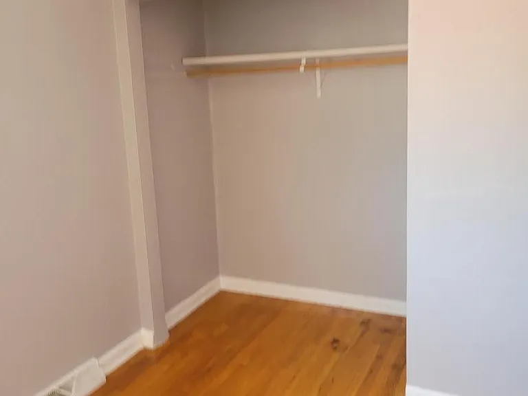 124 N Waller Ave #B — Photo 8