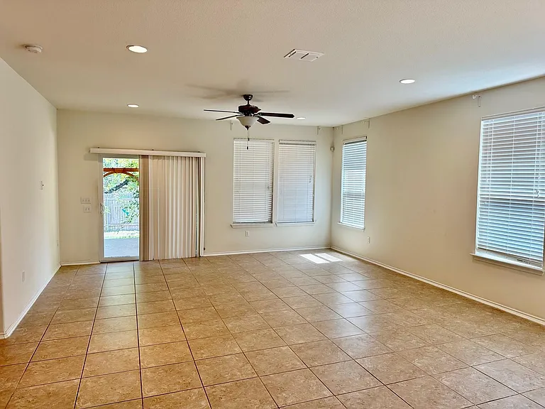 413 Hunters Hill Dr — Photo 15