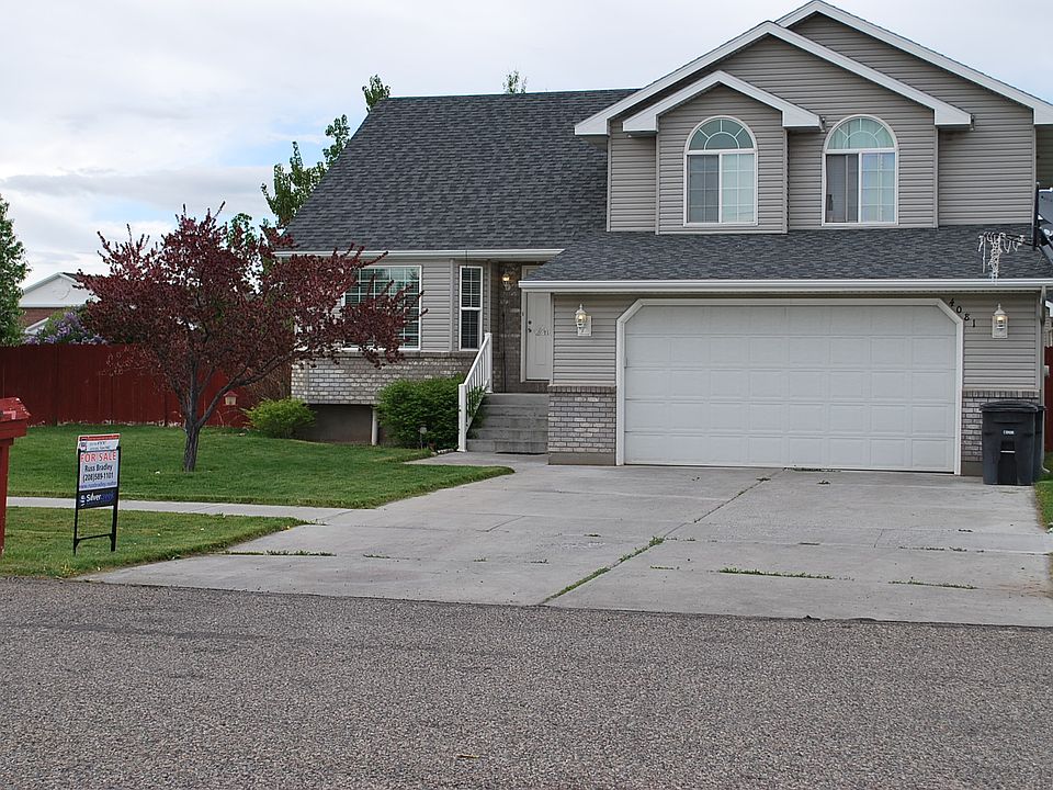 1st image of 4081 E Greenwood Cir