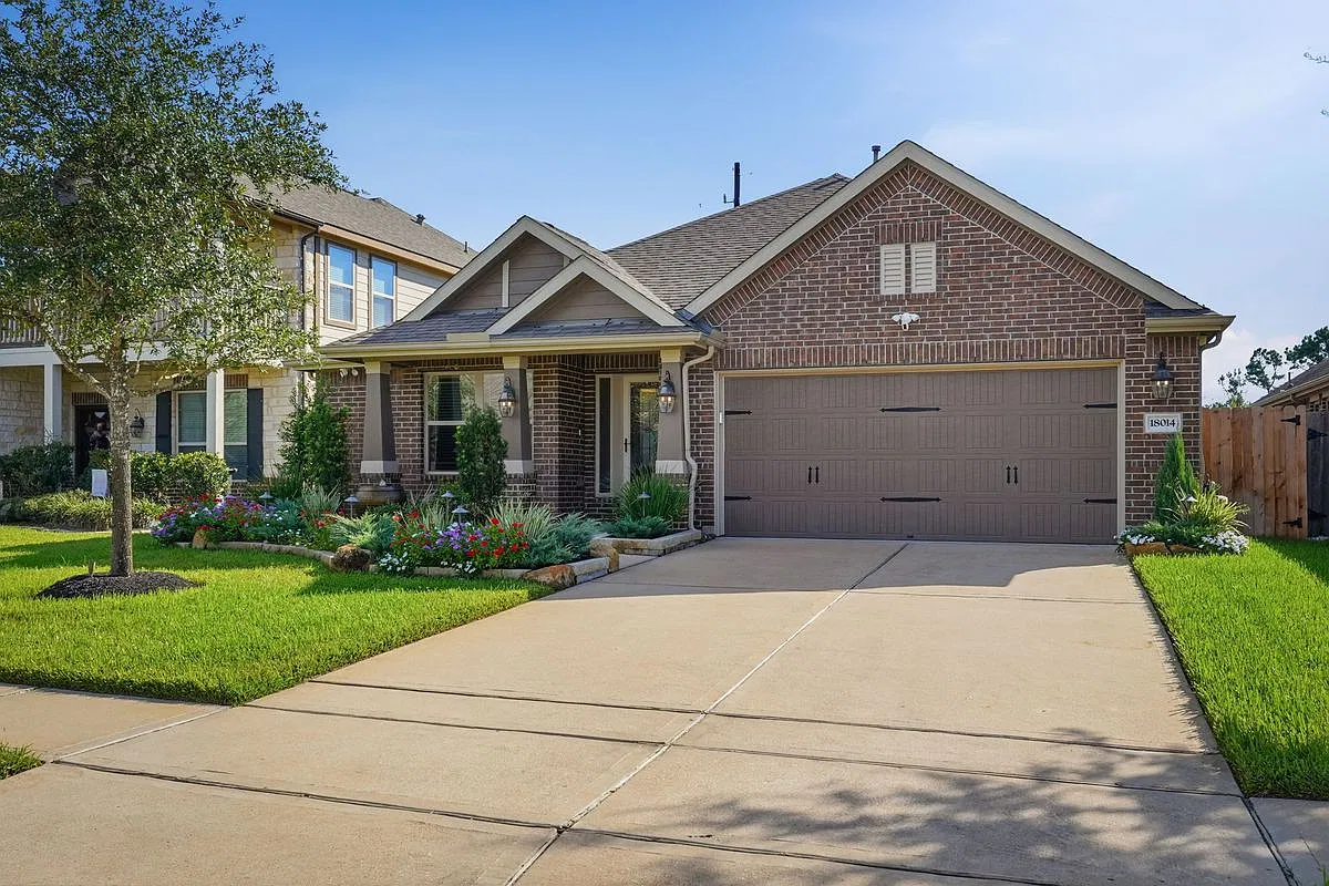 4 bed, 2.0 bath, 1981 sqft, $2,400 — Photo 3