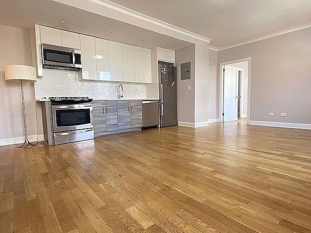 1st image of 223 2nd Ave #3R