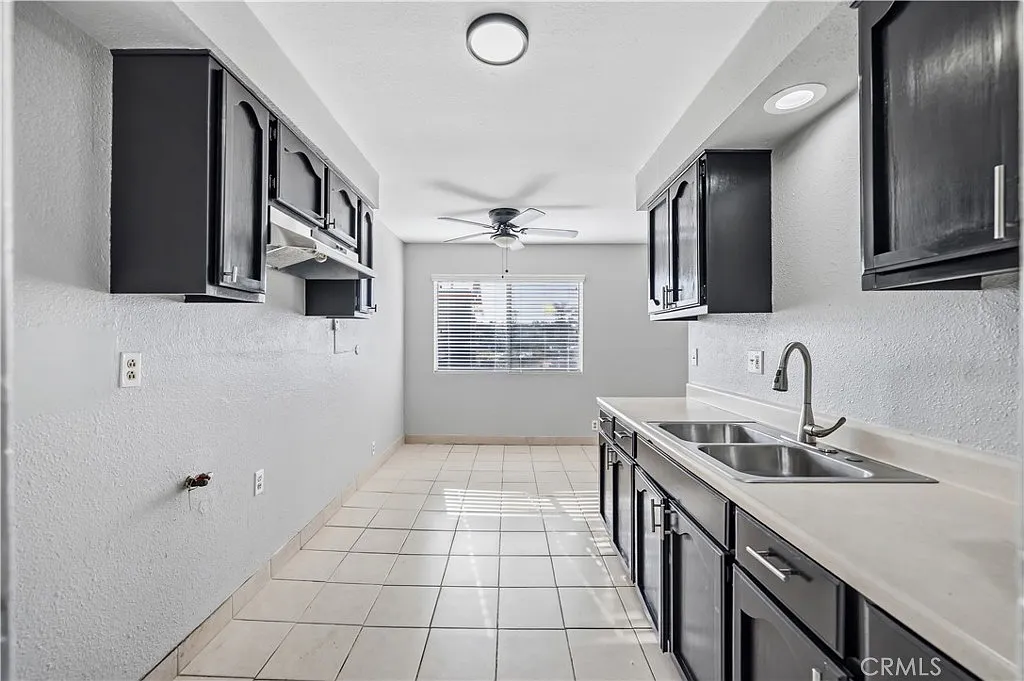 3 bed, 1000 sqft, $2,999 — Photo 4