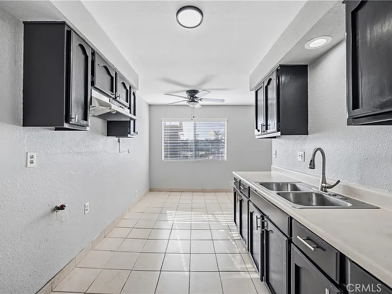 1308 E Oaks St #D — Photo 4