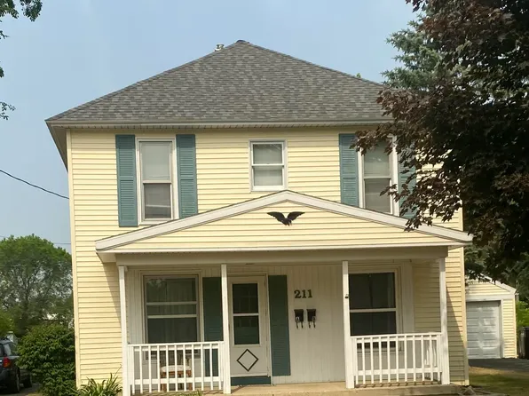 211 Martindale St NW, Sparta, MI 49345