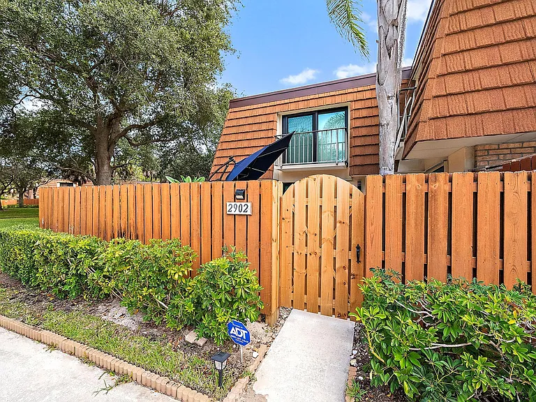 2902 29th Ct — Photo 9