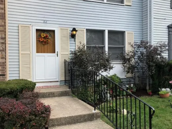 22 Lemon Tree Ct, Amherst, NY 14228