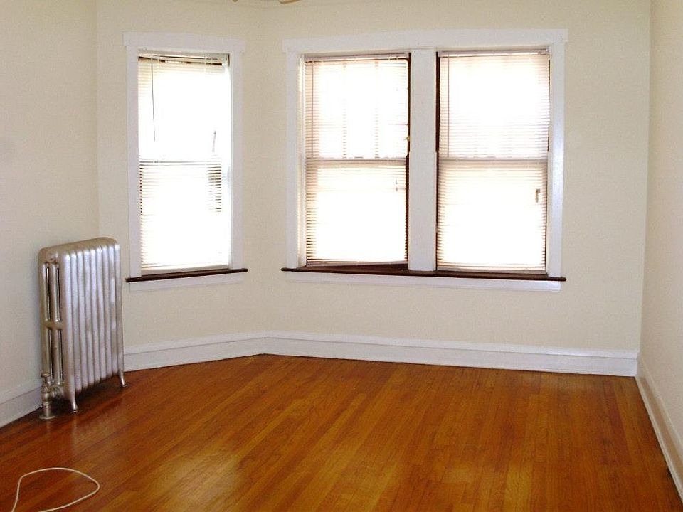 2nd image of 4245 N Hermitage Ave APT 2B