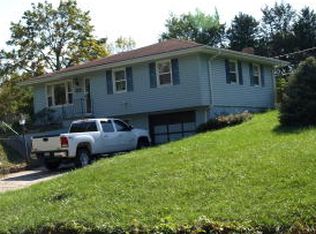 215 Kennedy Dr, Gower, MO 64454