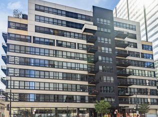130 S Canal St APT 211, Chicago, IL 60606