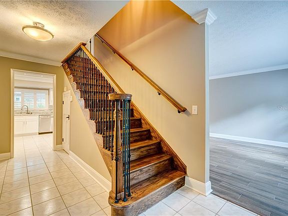 4th image of 15922 Hampton Village Dr