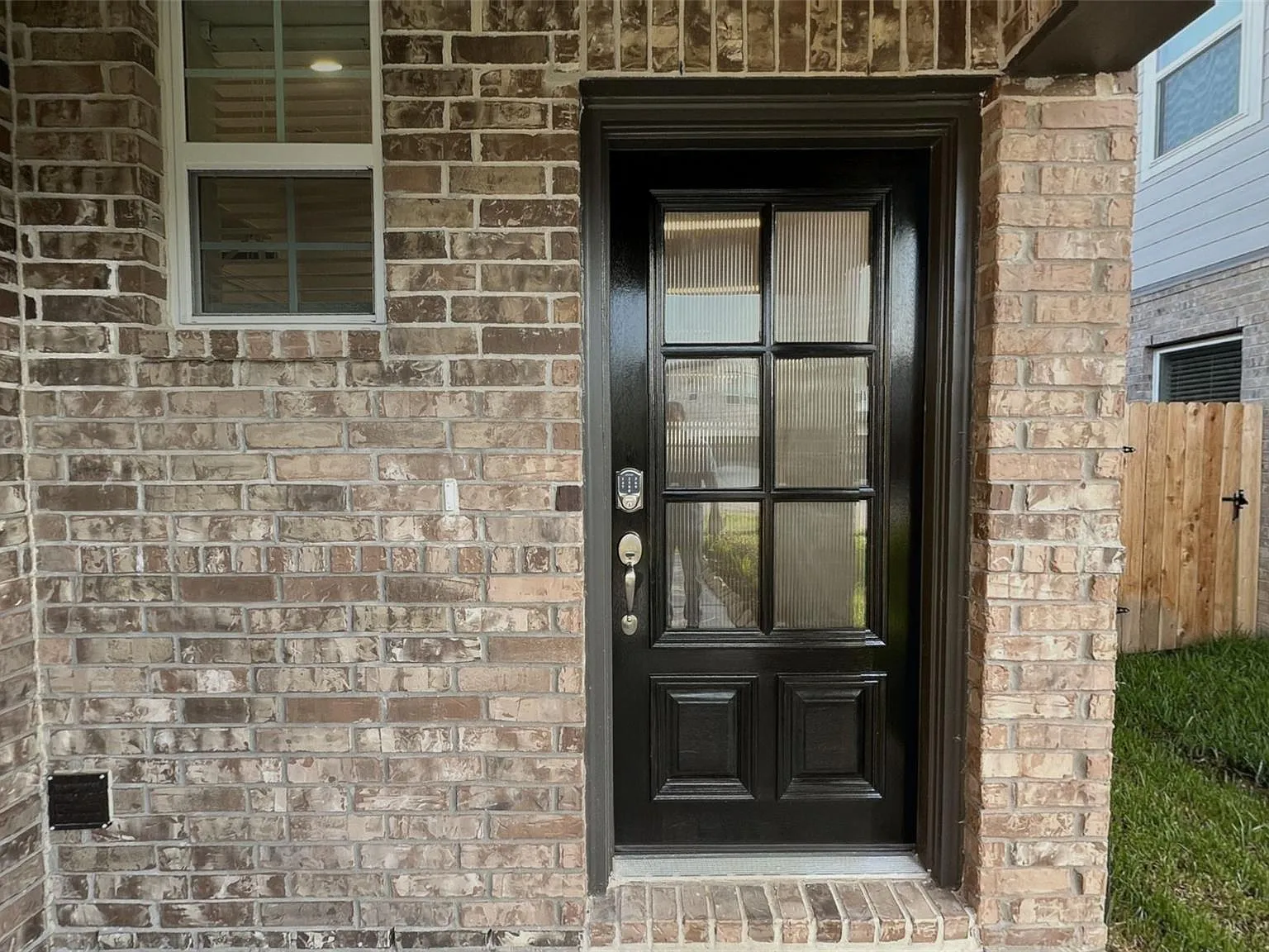 3 bed, 2.0 bath, 1444 sqft, $2,000 — Photo 4