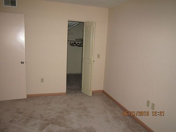 BR/Walkin Closet,N