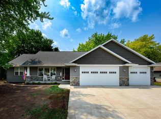 220 N 10th Ave, Winneconne, WI 54986