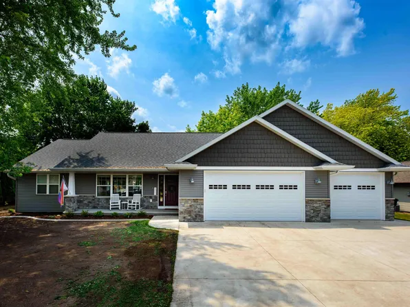220 N 10th Ave, Winneconne, WI 54986