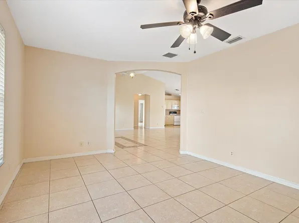 810 SW Mccracken Avenue, Port St Lucie, FL 34953