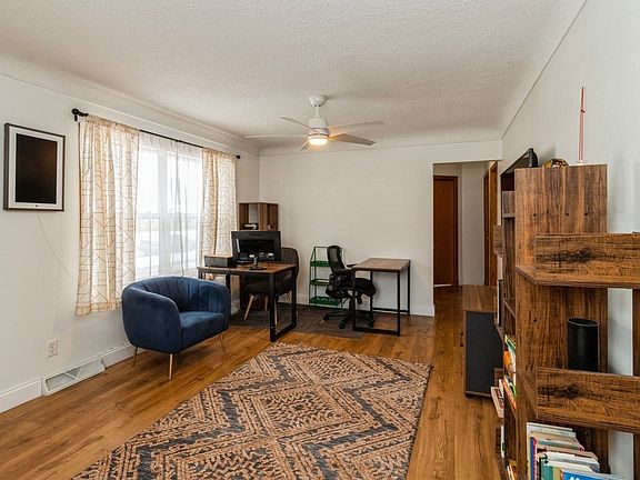 4th image of 202 SW Sharmin Dr