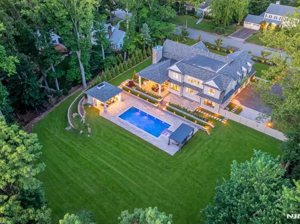 396 Knollwood Rd, Ridgewood, NJ 07450