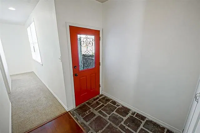 3 bed, 2.0 bath, 1900 sqft, $2,475 — Photo 4