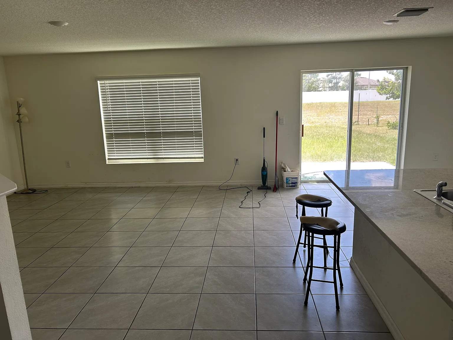 5 bed, 2000 sqft, $2,300 — Photo 4
