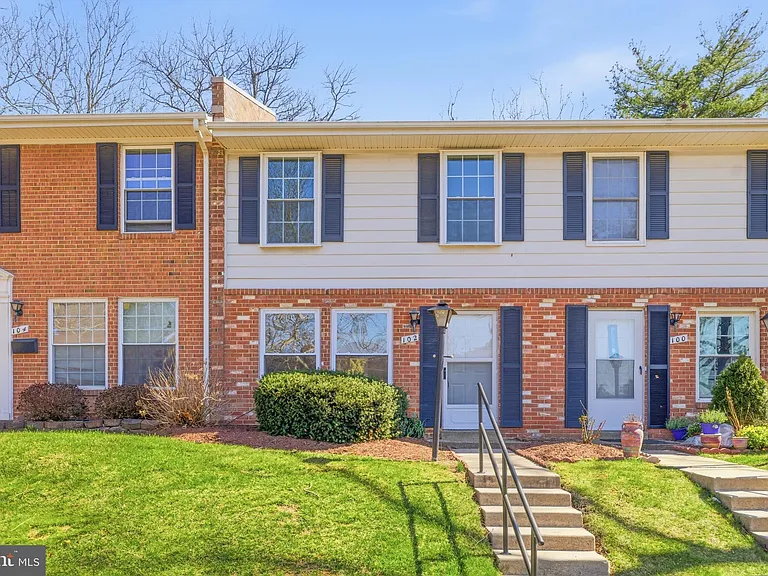 102 N Duke Dr — Photo 3