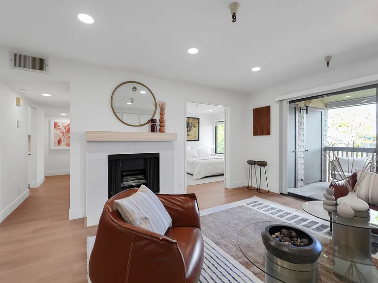 2111 Latham St #307 — Photo 16