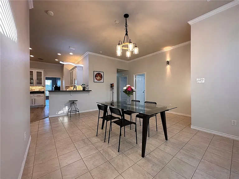 913 Delrey Dr — Photo 16