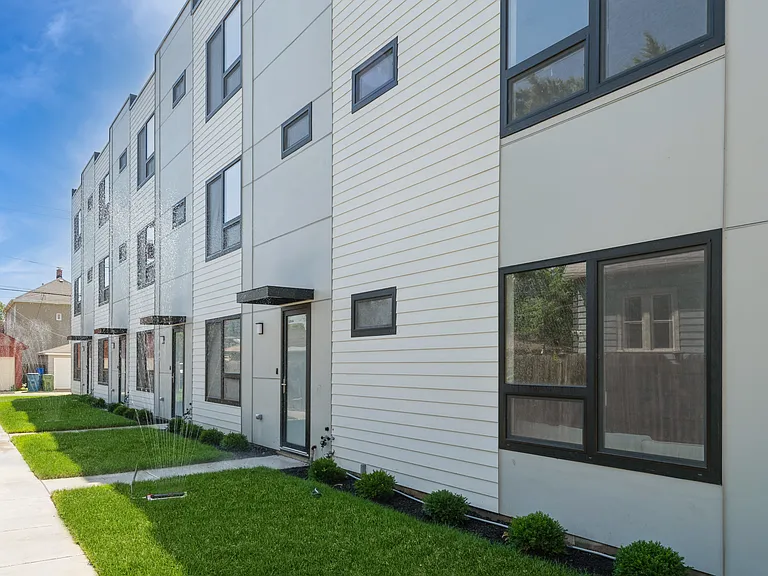 Beloit Townhomes — Photo 34