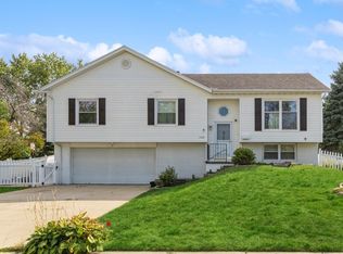 1321 39th Street Pl, Marion, IA 52302