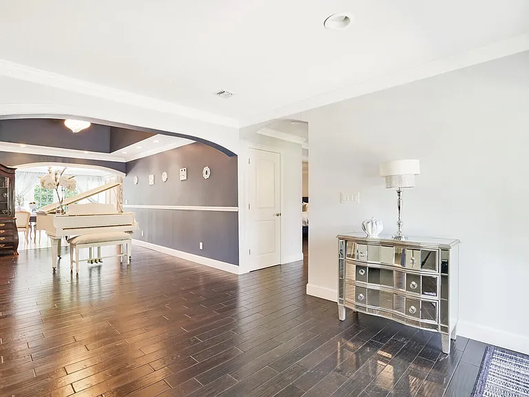 17 E Ocean Ave — Photo 8