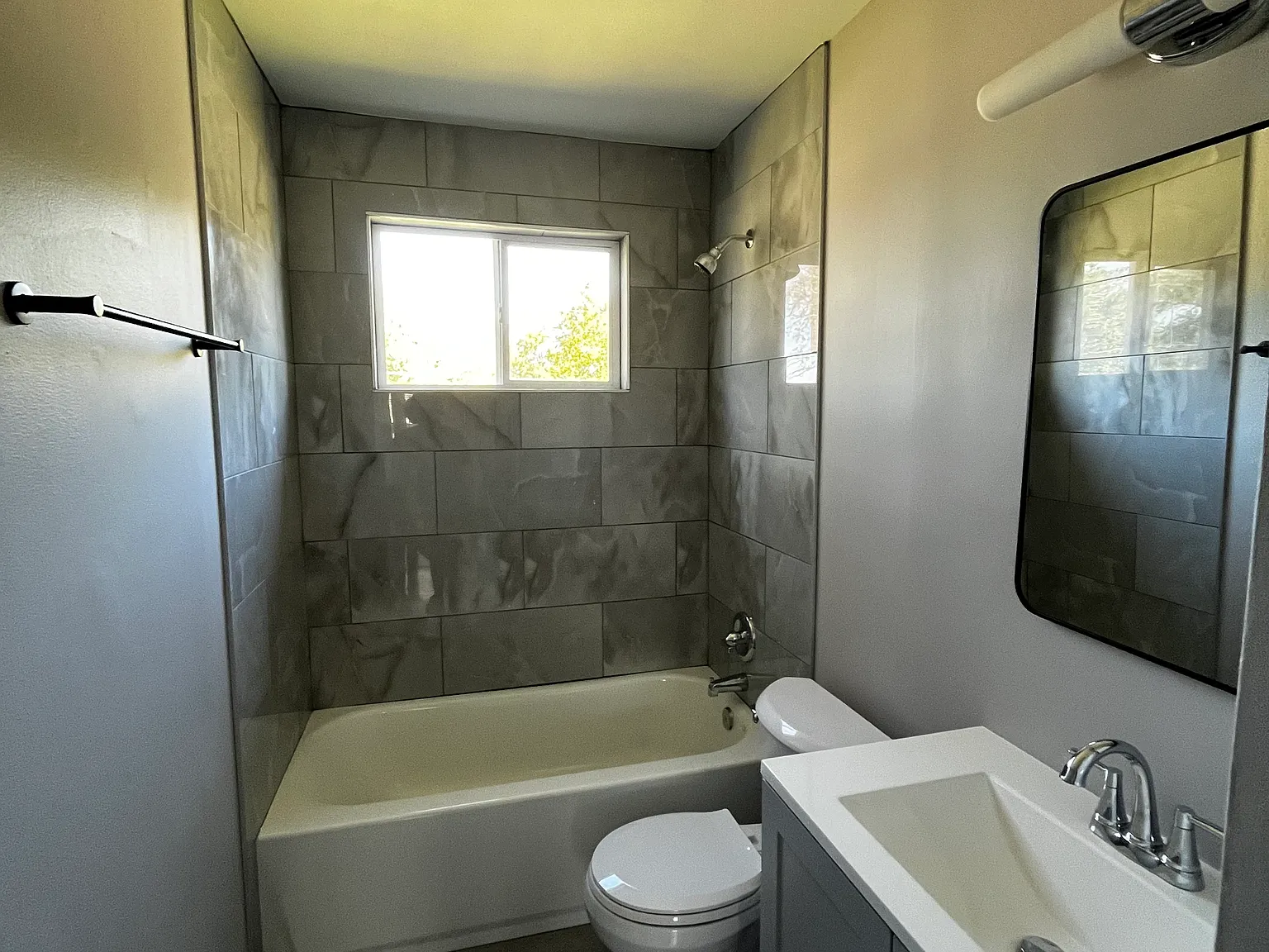 3 bed, 1010 sqft, $2,100 — Photo 4