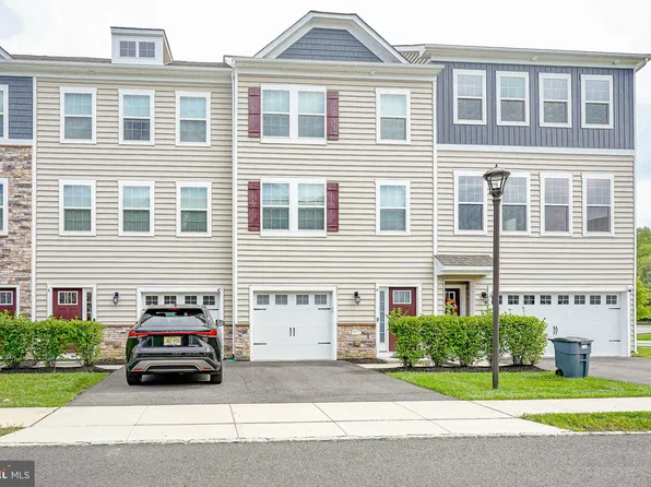 4 Venice Ln, Mount Laurel, NJ