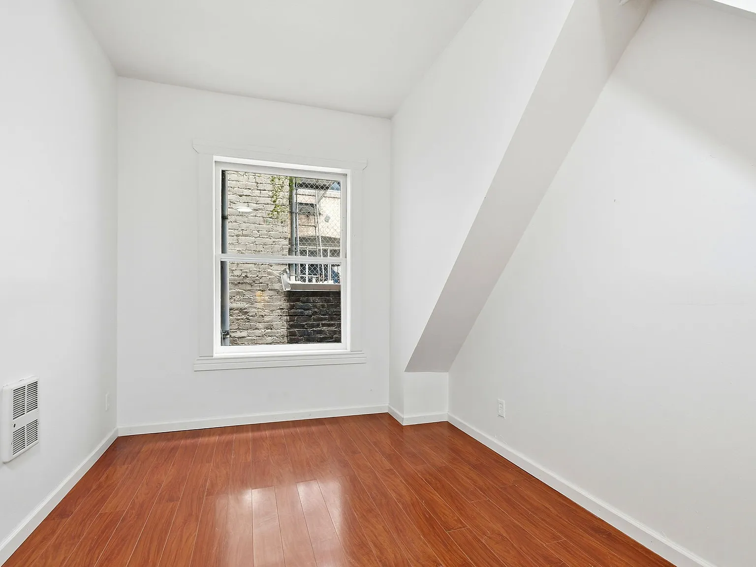 1 bed, 300 sqft, $1,850 — Photo 2