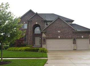 22340 Sandalwood Dr, Macomb, MI 48044